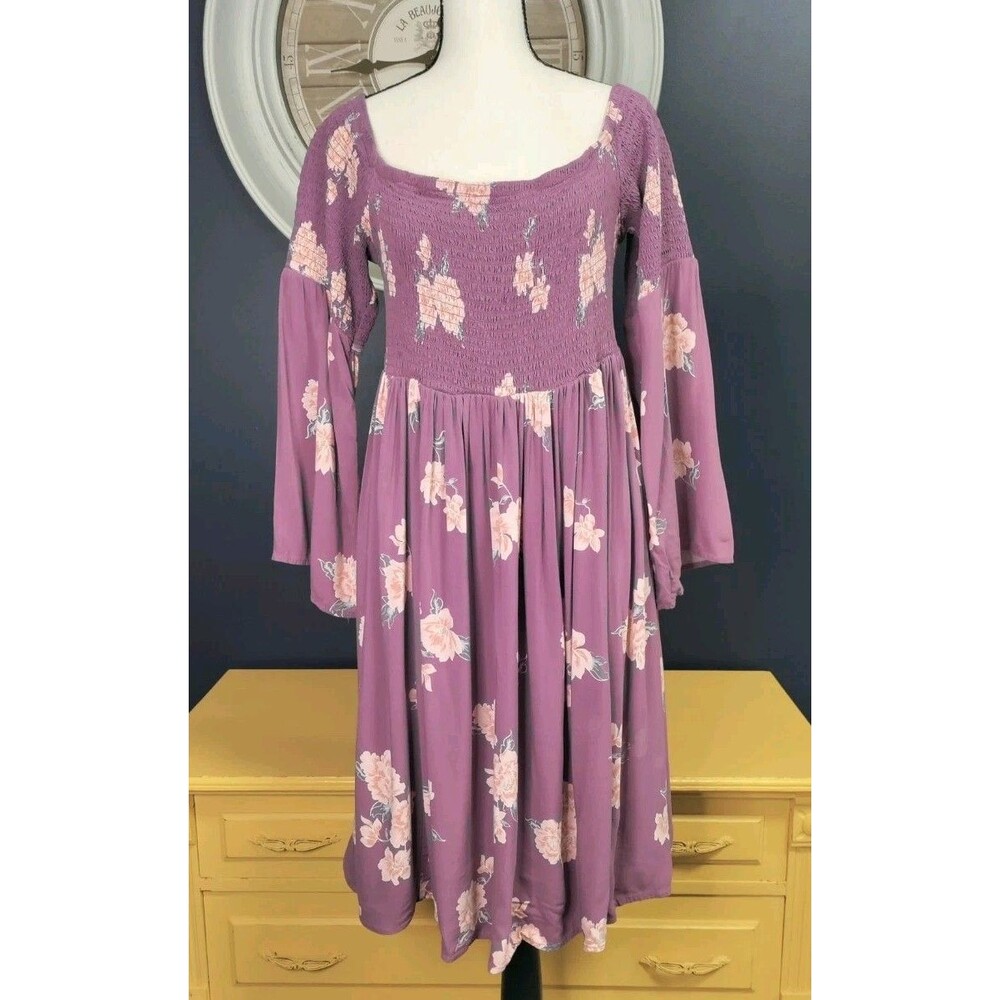 Torrid Babydoll Top Blouse Size 2 Purple Pink Floral Smocked Boho Peasant Rayon
